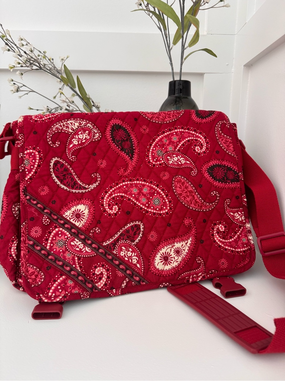Vera BradleyRed Paisley Quilted Messenger Bag ; Very Nice; Perfect condition.